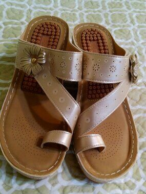 FUDYNMALC LIGHT GOLD SANDAL SIZE 37 LIKE NEW
